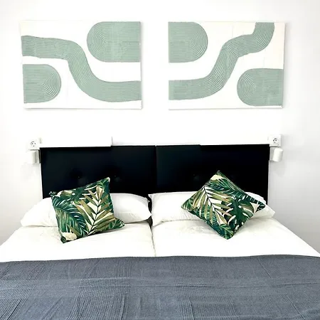 Cozy High-rise Sea Views & Garden Pool Torremolinos