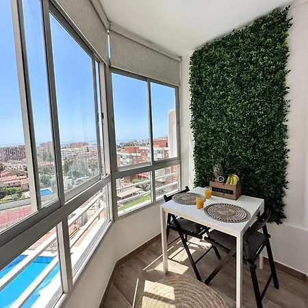 Cozy High-rise Sea Views & Garden Pool Lägenhet Torremolinos