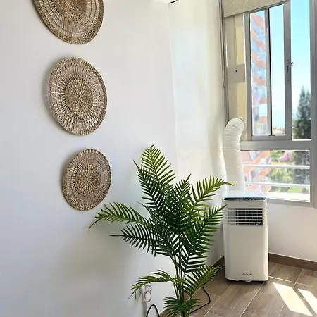 Cozy High-rise Sea Views & Garden Pool Lägenhet Torremolinos