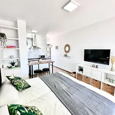 Cozy High-rise Sea Views & Garden Pool *