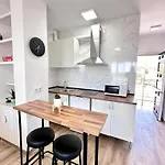 New Stylish With Pool & Sea View Appartement