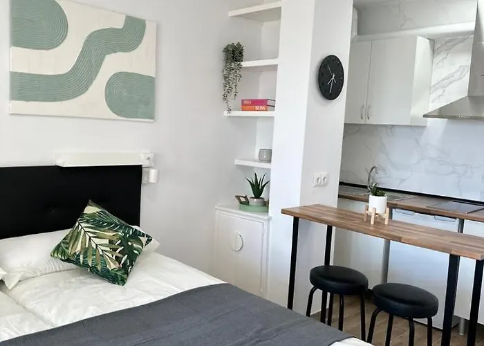 New Stylish With Pool & Sea View Торремолінос