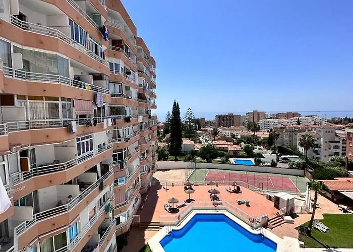 New Stylish With Pool & Sea View Торремолінос